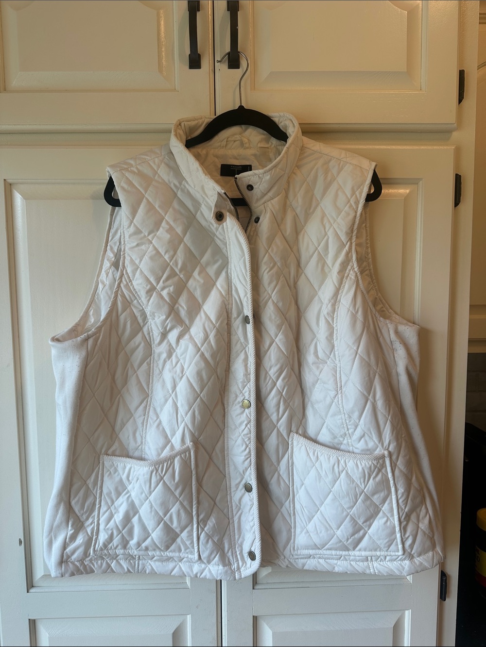 Tahari White Quilted Collarless Snap-Front Vest